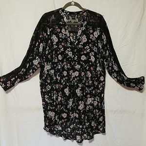 Torrid black floral and lace Lexi hi-low tunic